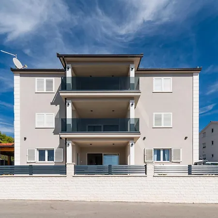 Apartament Modern With Private Jacuzzi Mikis *