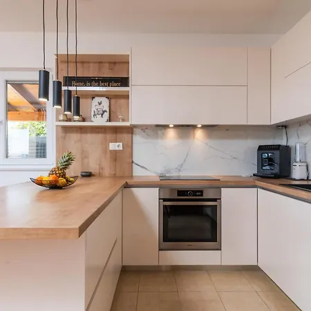 Modern With Private Jacuzzi Mikis