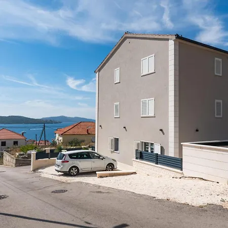 Modern With Private Jacuzzi Mikis *