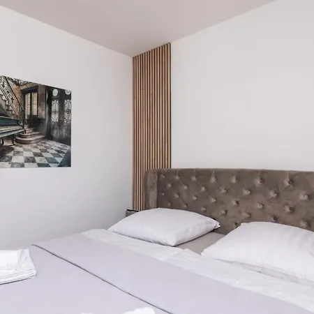 Apartament Modern With Private Jacuzzi Mikis