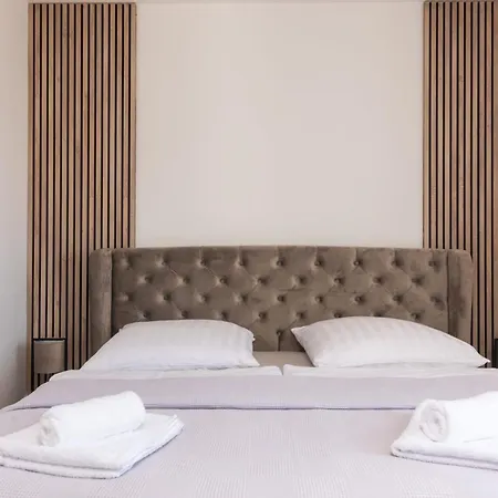 Modern With Private Jacuzzi Mikis *