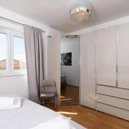 Modern With Private Jacuzzi Mikis Trogir