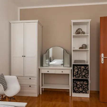 Apartament Modern With Private Jacuzzi Mikis