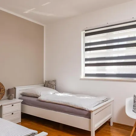 Modern With Private Jacuzzi Mikis