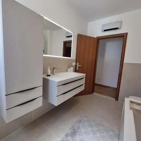 Apartament Modern With Private Jacuzzi Mikis Trogir