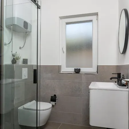 Apartament Modern With Private Jacuzzi Mikis