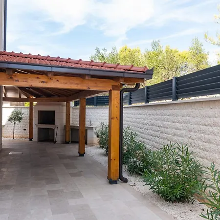 Modern With Private Jacuzzi Mikis Apartament Trogir