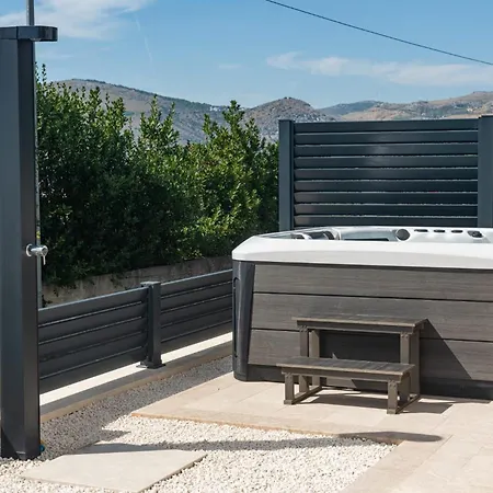 Modern With Private Jacuzzi Mikis Trogir