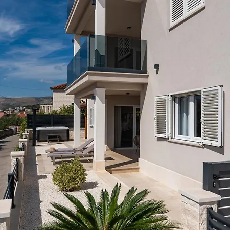 Modern With Private Jacuzzi Mikis Trogir
